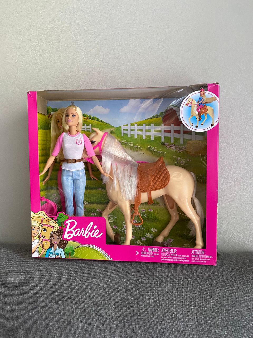 Ratsastava Barbie (2 kpl) ja hevonen