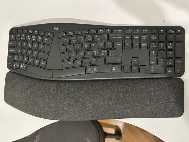 Logitech Ergo K860 langaton näppäimistö/ ergonomic keyboard