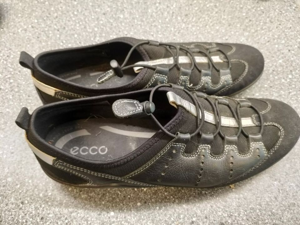 Ecco-kengät