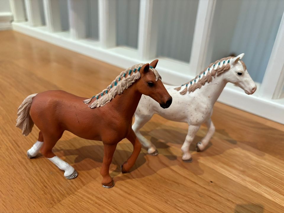 2 kpl Schleich-hevosia