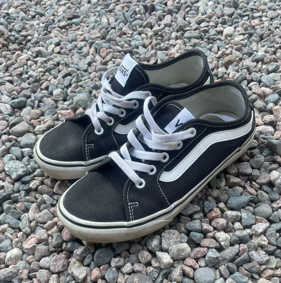 Vans tennarit 37