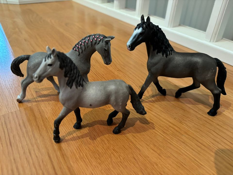 3 kpl Schleich-hevosia