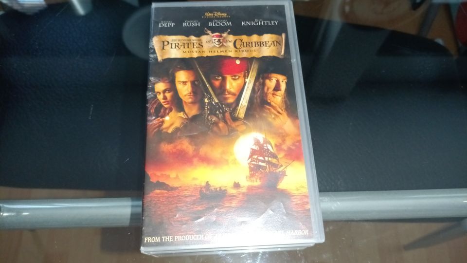 Pirates of The Caribbean Mustan helmen kirous VHS