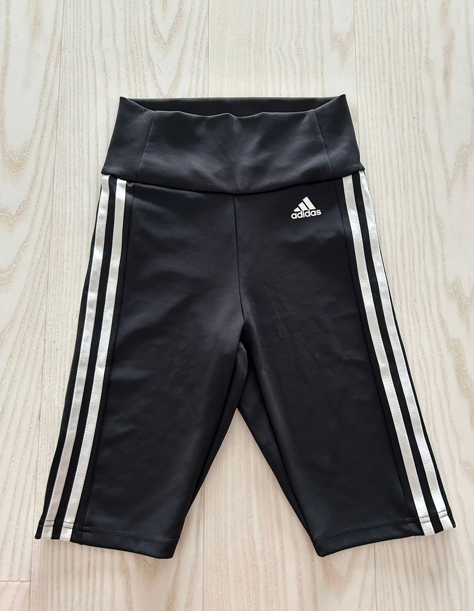 Adidas naisten pyöräilyshortsit koko XS