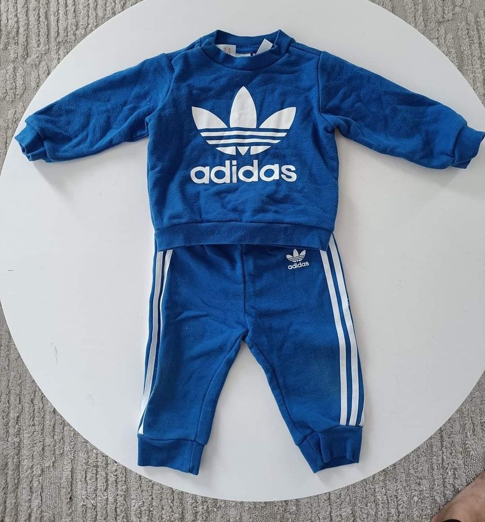 Adidas collegesetti 74