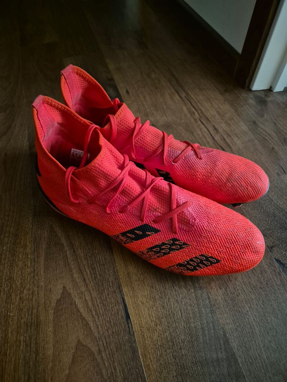 Adidas Predator jalkapallokengät