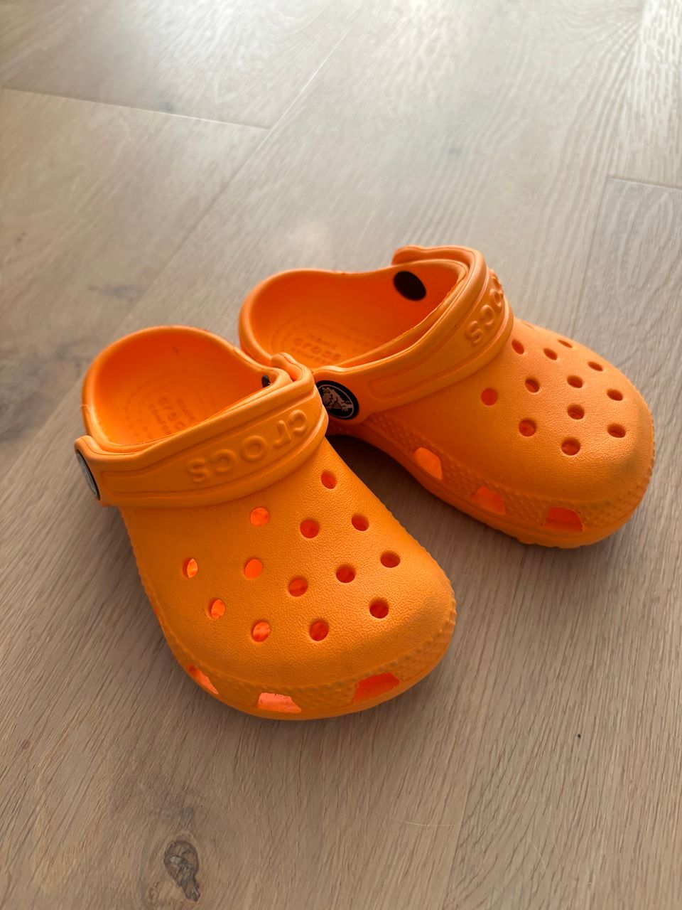 Crocs sandaalit 22-23