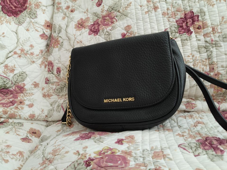 Michael Kors olkalaukku