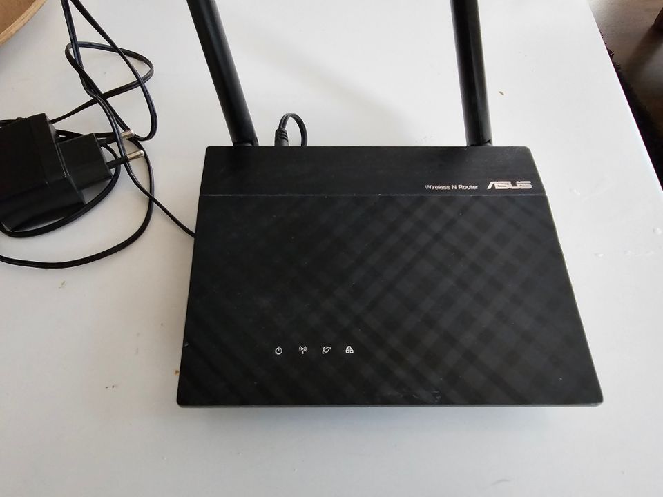 Asus RT-N12+ B1 Wifi reititin