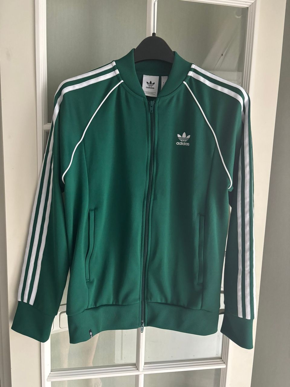 Adidas verryttelytakki