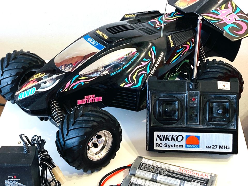 Nikko Super Dictator 4WD Buggy (1/10 mittakaava) Vintage RC