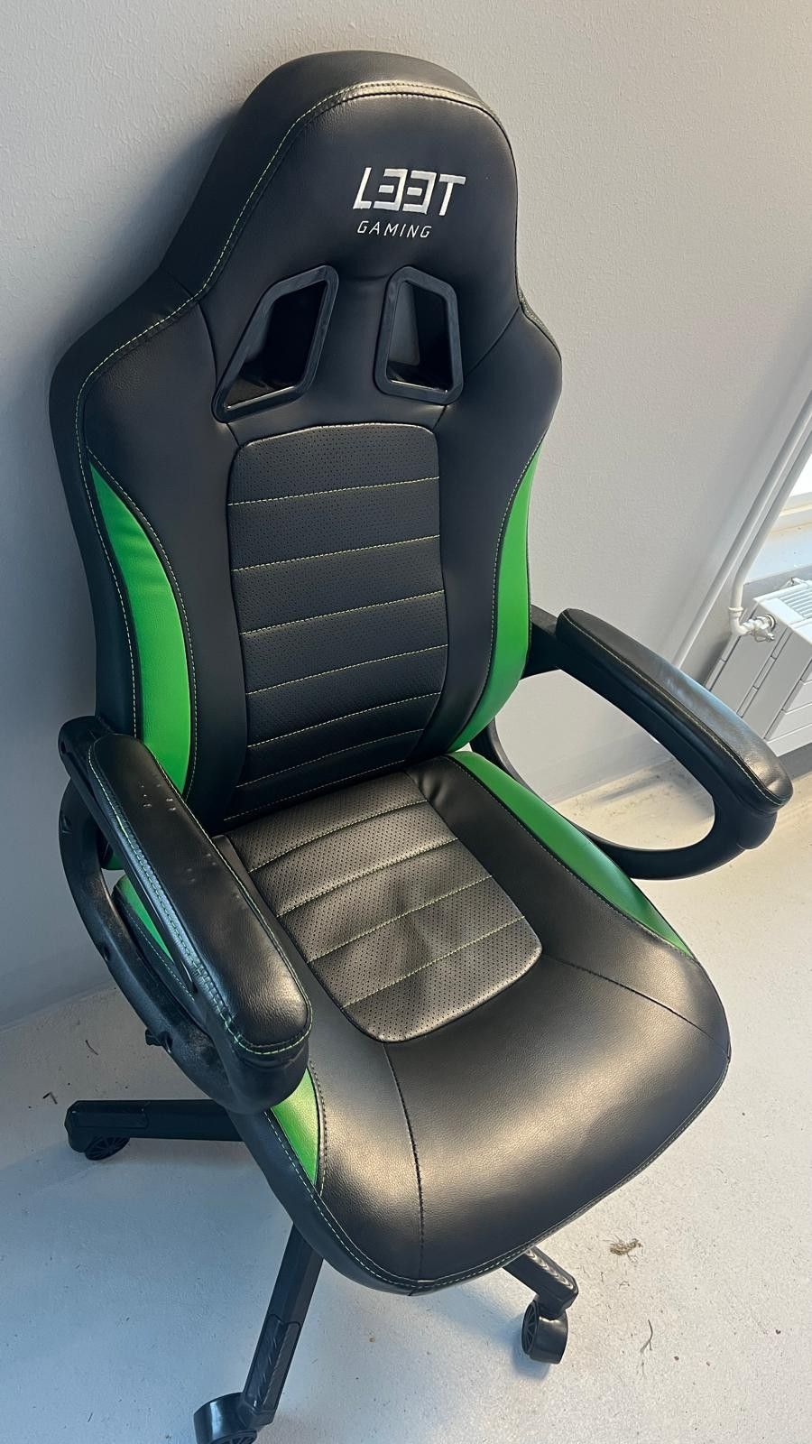 Säädettävä Pelituoli- adjustable gaming chair LEET