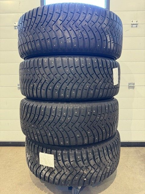 Michelin X-ICE North nastarenkaat 255/55R18