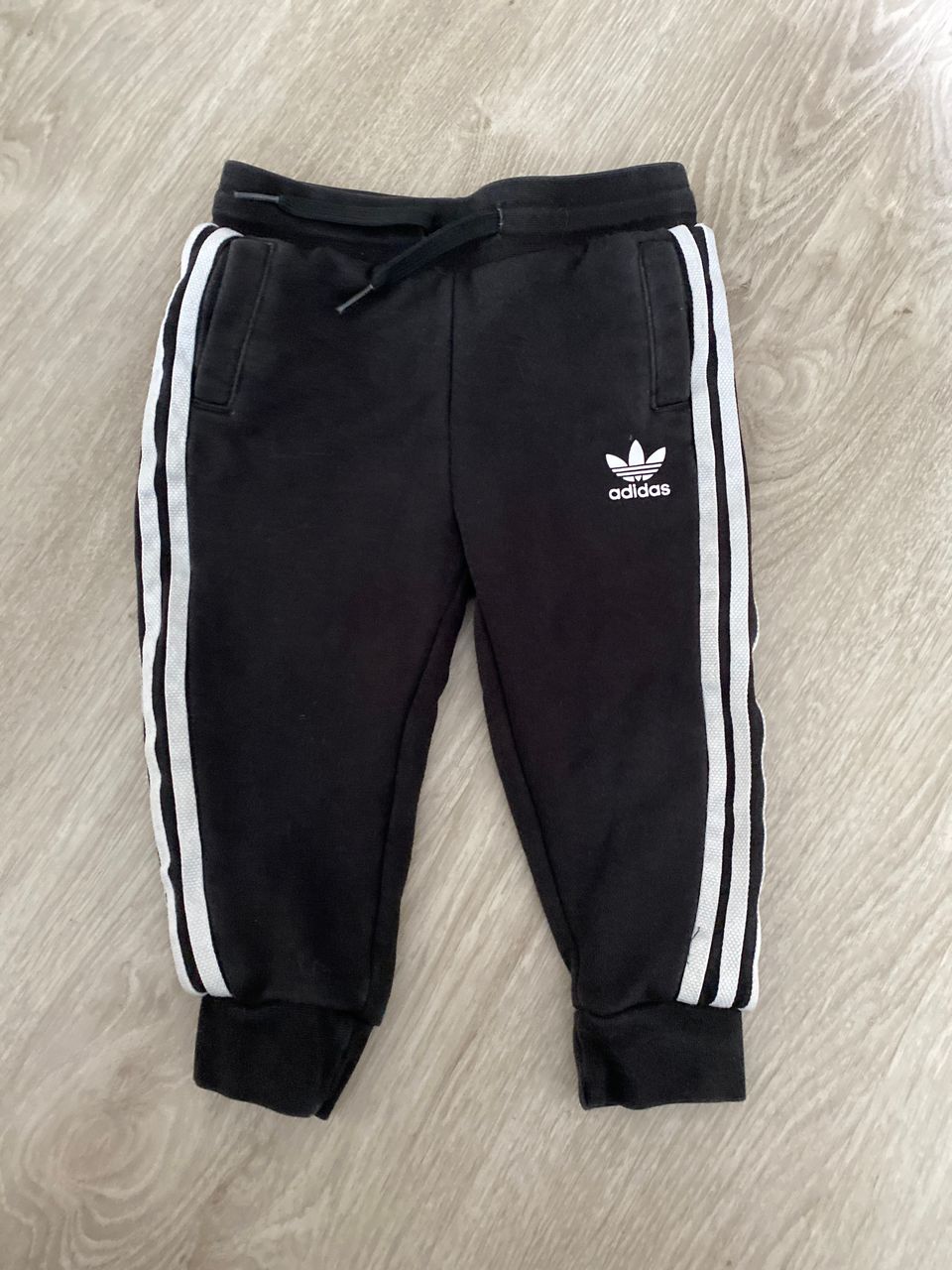 Adidas verkkarit koko 80