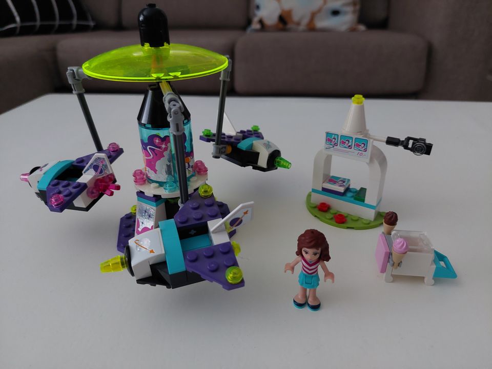 Lego friends huvipuistokaruselli