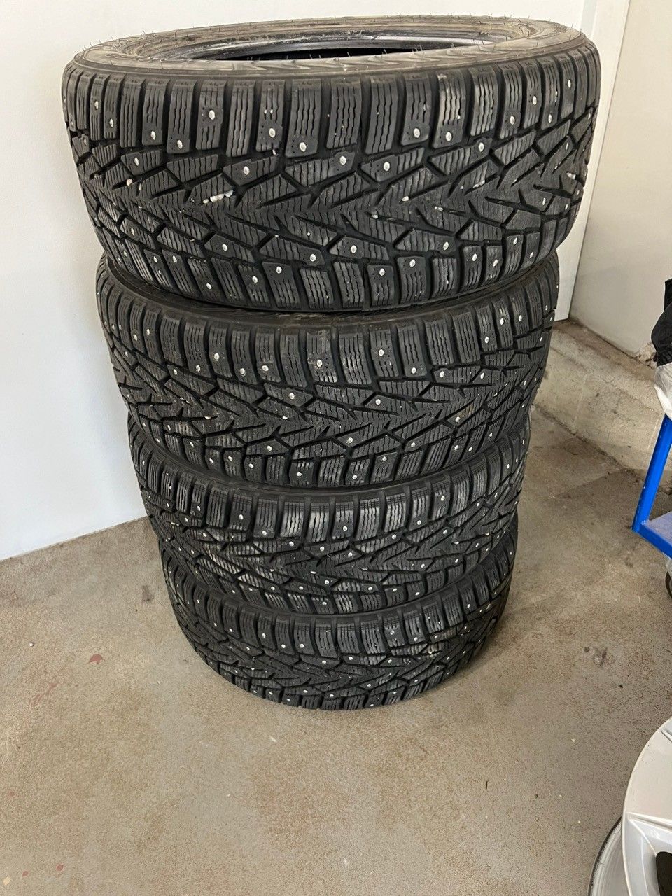 215/55R16 Nastarenkaat Nokian Hakkapeliitta 7