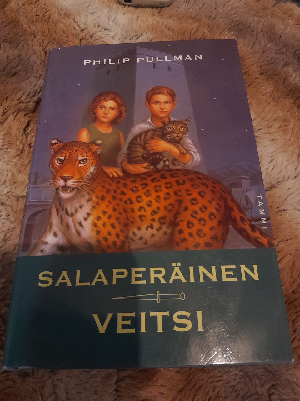 Salaperäinen veitsi. Philip Pullman