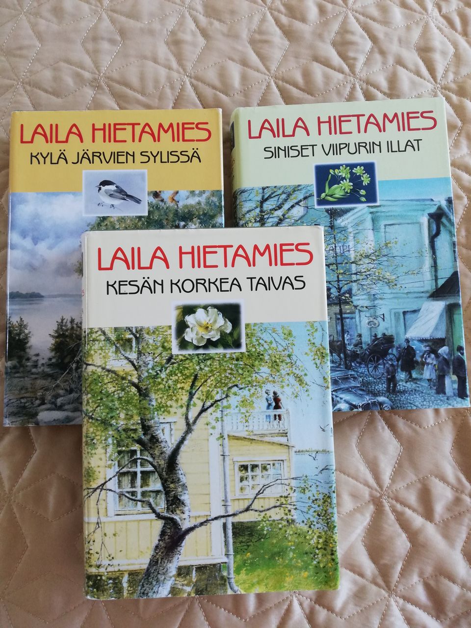 Laila Hietamies/Hirvisaari kirjoja 2€/kpl