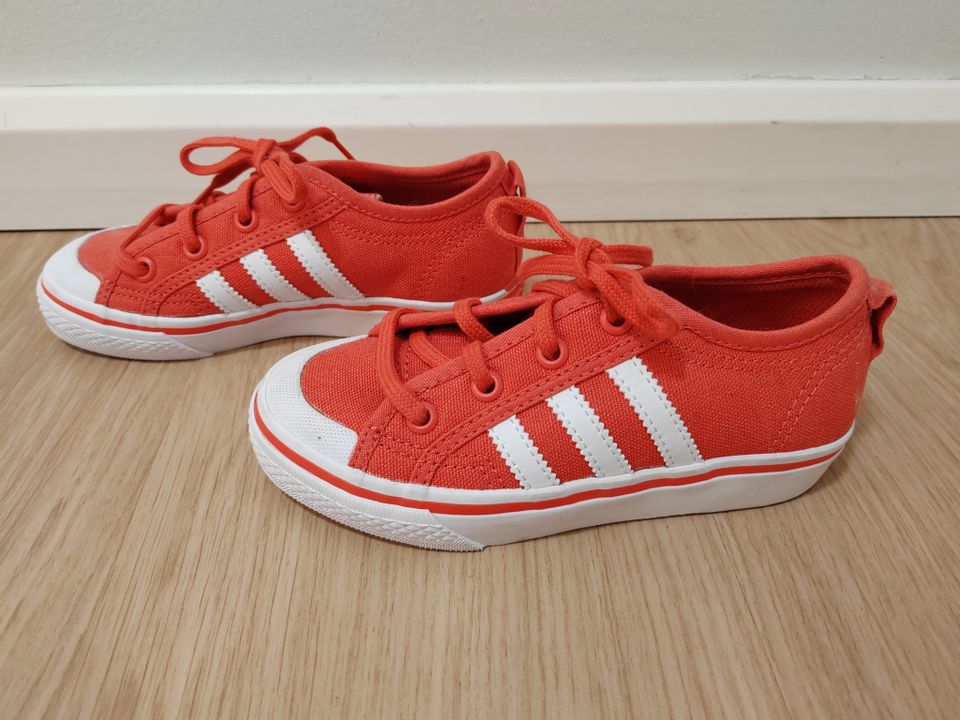 Adidas kengät