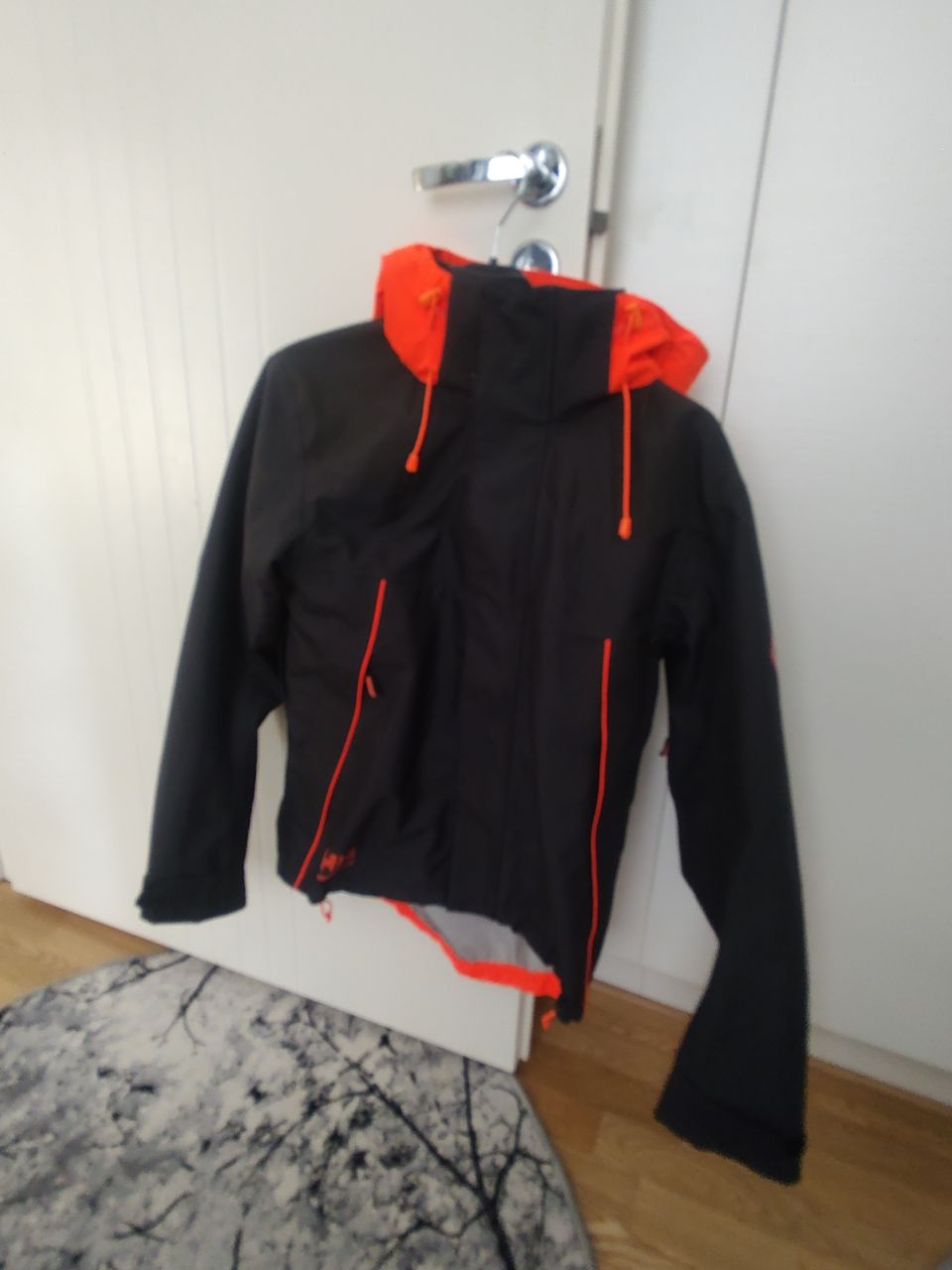 Helly hansen takki