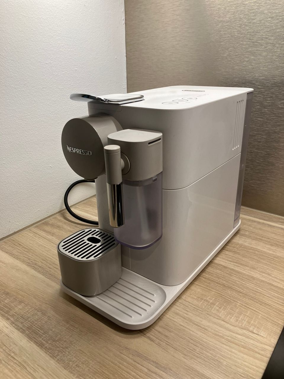 Nespresso Lattissima One -kapselikeitin