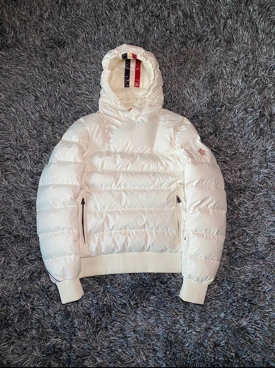 Lähes käyttämätön moncler takki