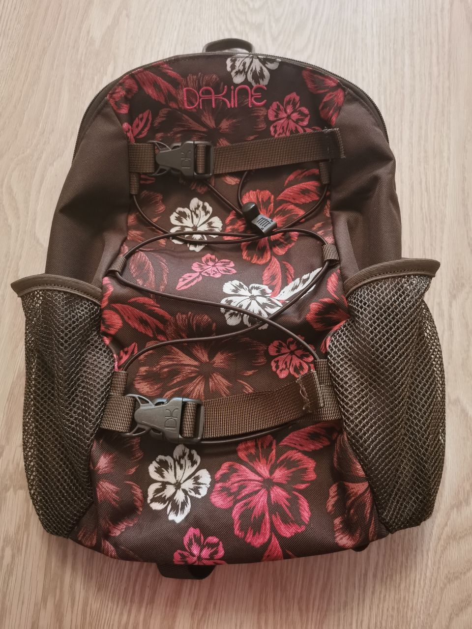 Dakine Wonder Pack kukkakuosinen reppu