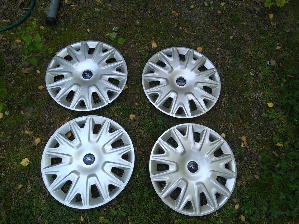 Ford pölykapselit 16" 4kpl