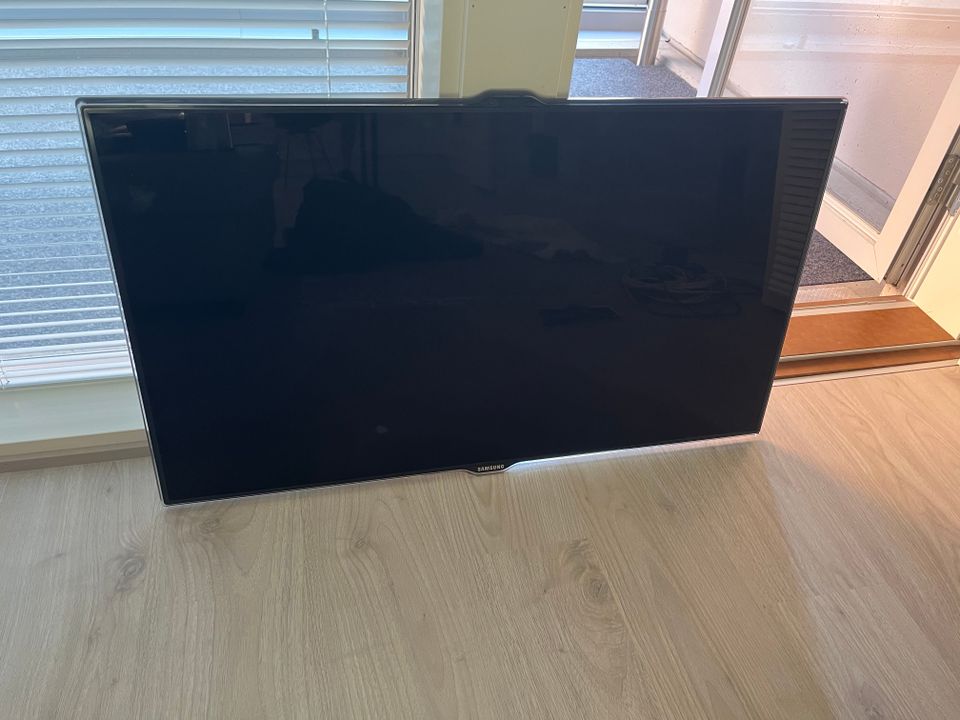 Samsung Smart TV 40 (102cm)