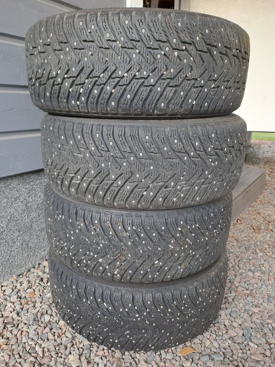 225/55R17 hakkapeliitta 8 4kpl