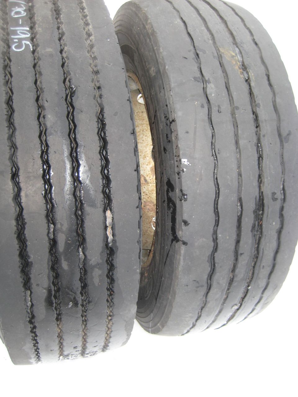 285/70 r 19.5 renkaat vanteineen 4 kpl