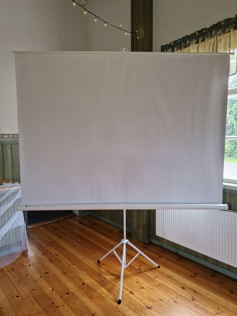 Valkokangas 100"