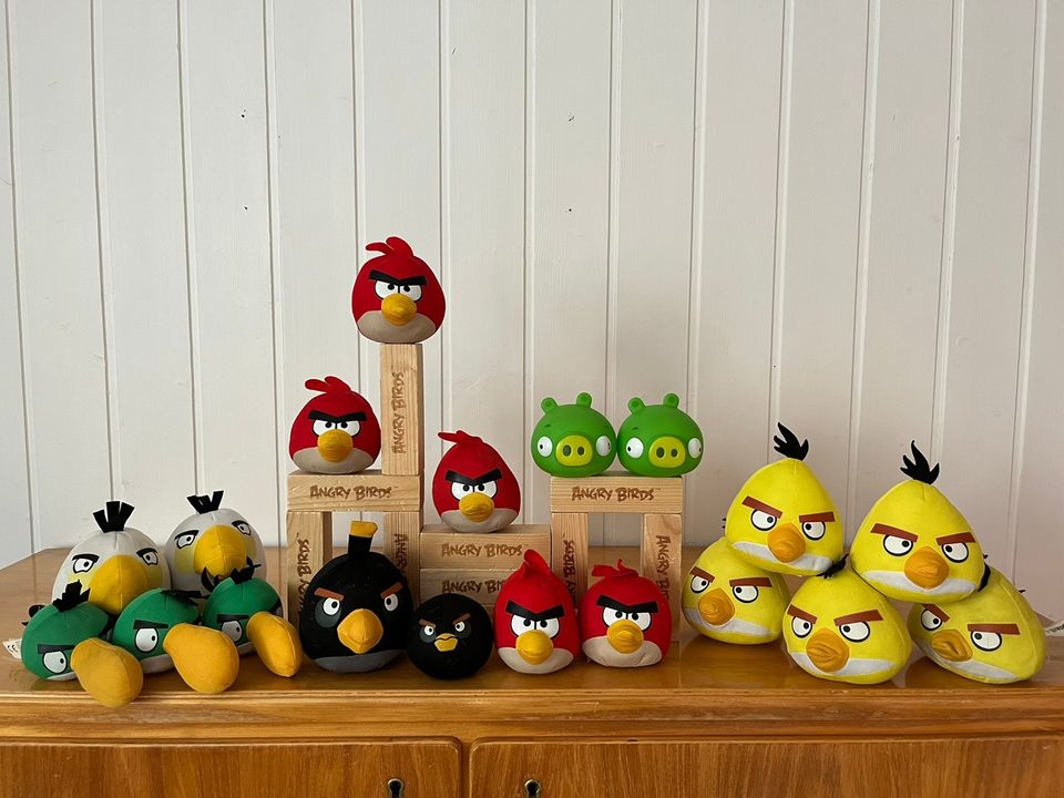 Angry Birds palikoita ja hahmoja