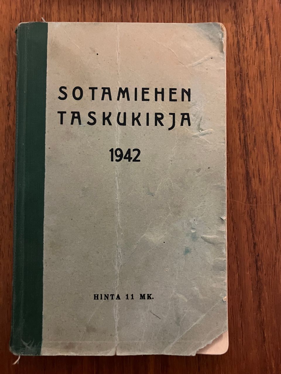 Sotamiehen taskukirja 1942