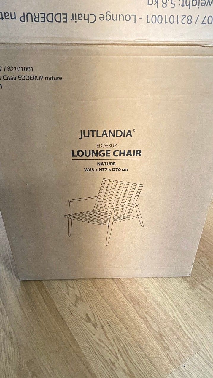 Täysin uusi Lounge Chair