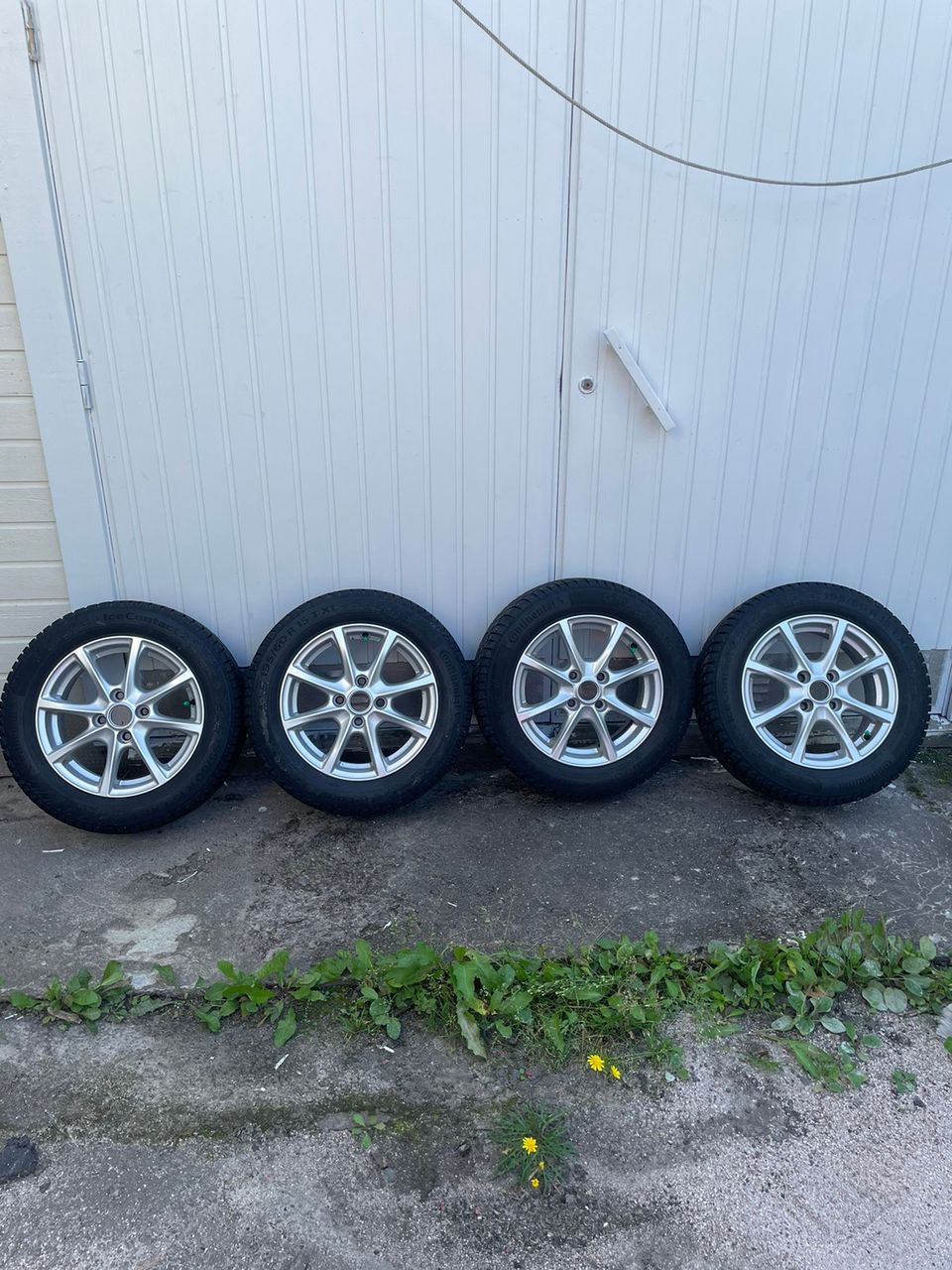 Ford fiesta 4x108 aluvanteet 195/60R15 nastarenkailla