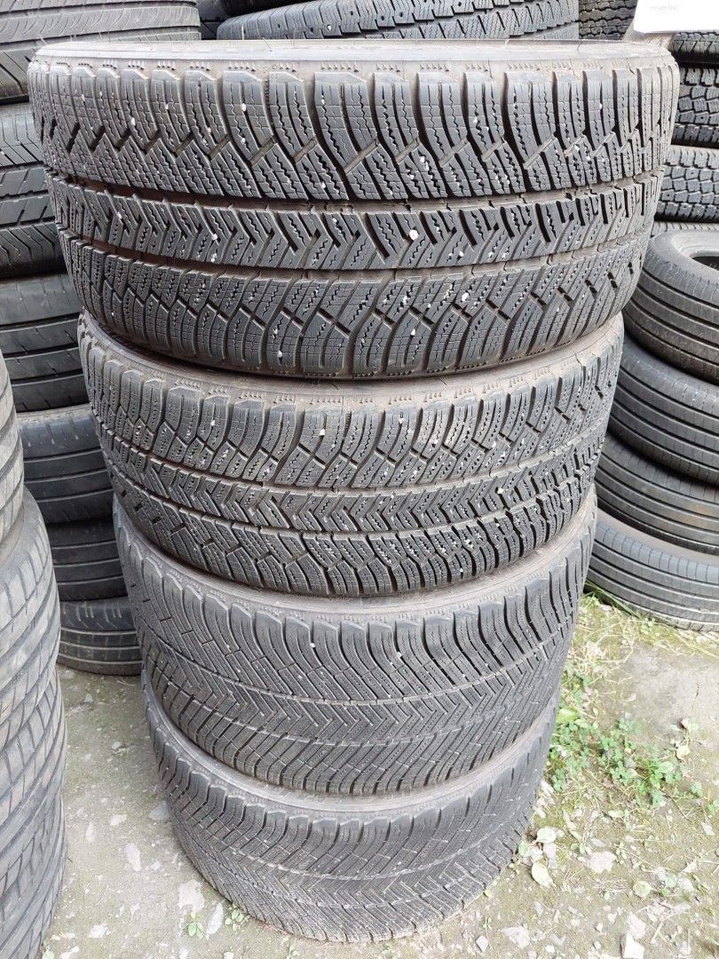 245/35R20 ja 295/30R20 Michelin kitkarenkaat 4kpl