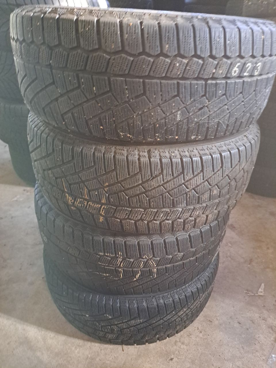 Conti 215/55R16 kitkasarja