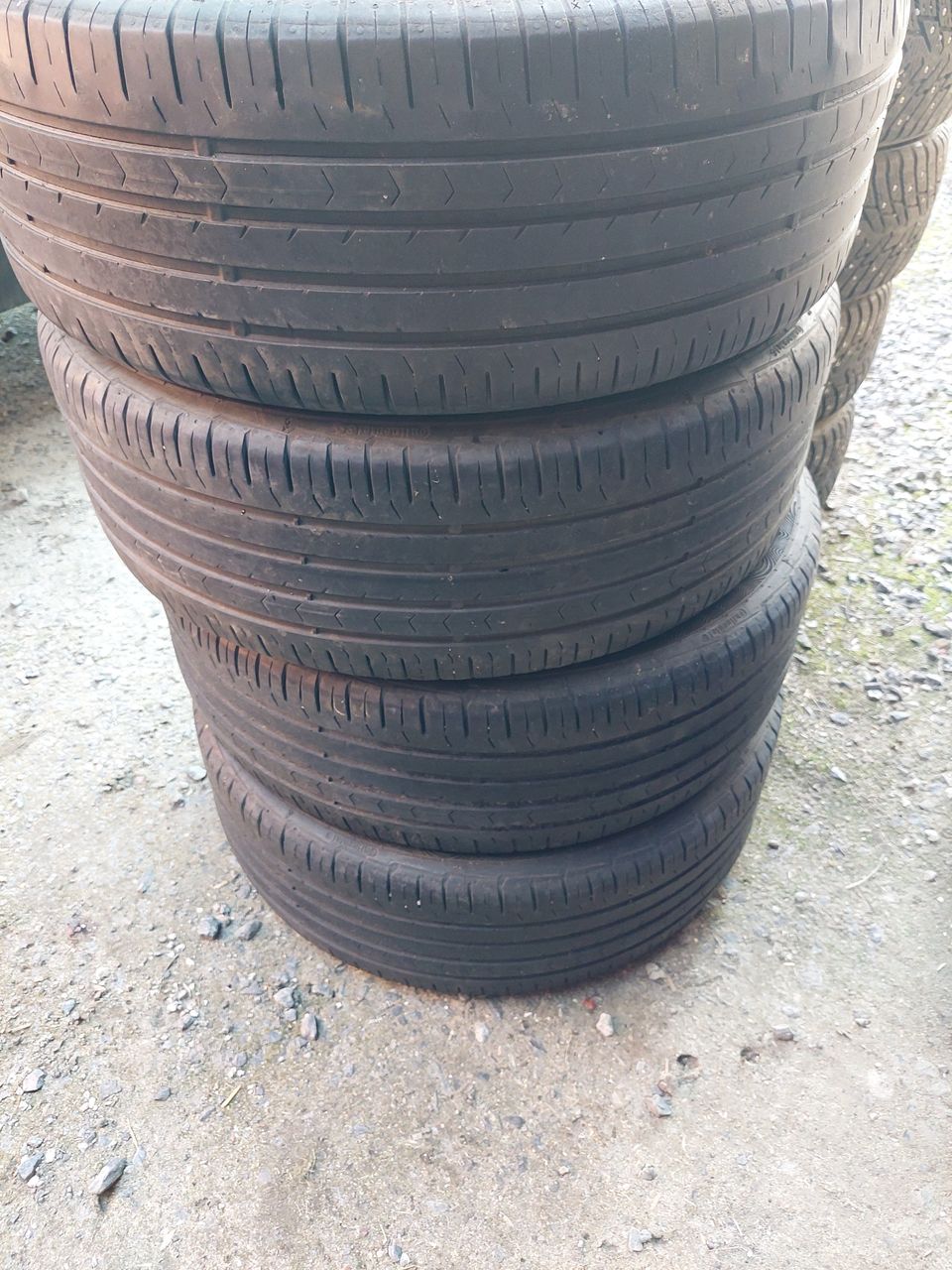 225/60r17 kesärenkaat