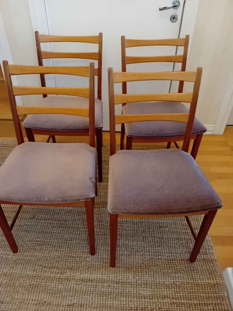 Ruokapöydän tuolit,  teak 4 kpl yht 120e