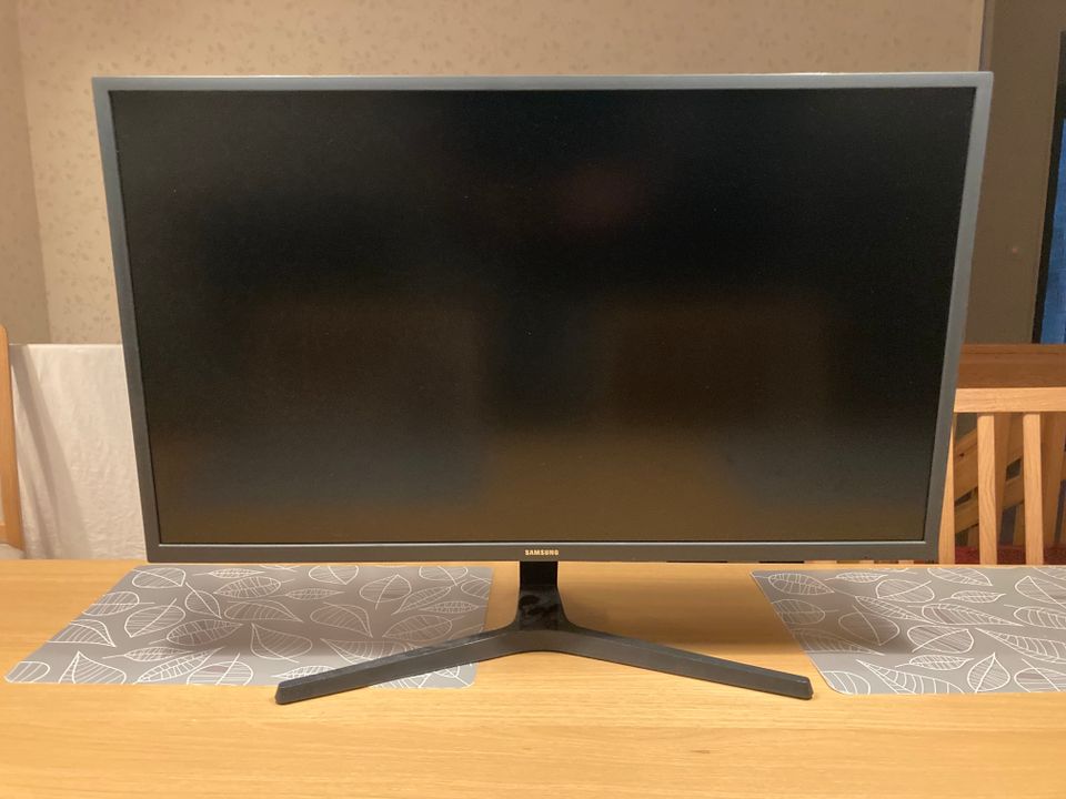 Samsung U32J590UQU 32" 4K pelinäyttö