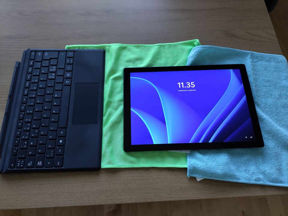 Microsoft Surface Pro 7, i5 1035G4 8Gt 240GB ssd ja näppäimistö