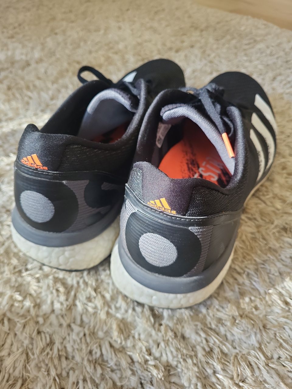 Adidas juoksukengät