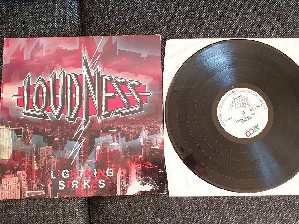 LP, Loudness: Lightning strikes