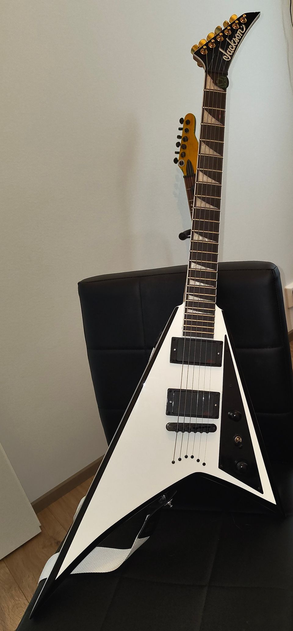 Jackson js32t rhoads white Emg