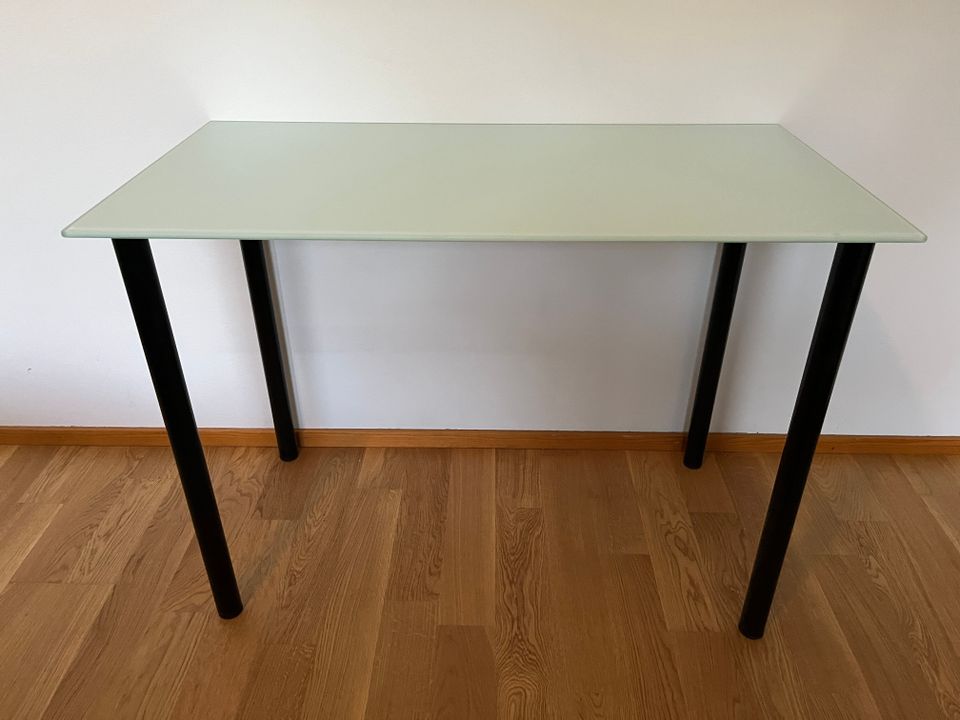 IKEA Glasholm pöytä / IKEA Glasholm Table