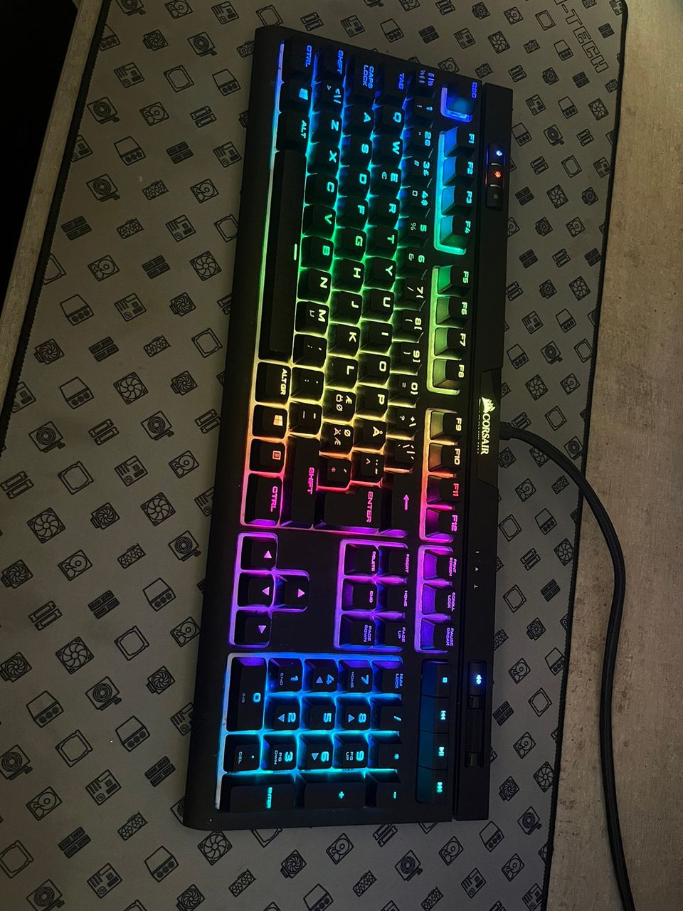 Corsair strafe RGB MK.2 mekaaninen pelinäppäimistö