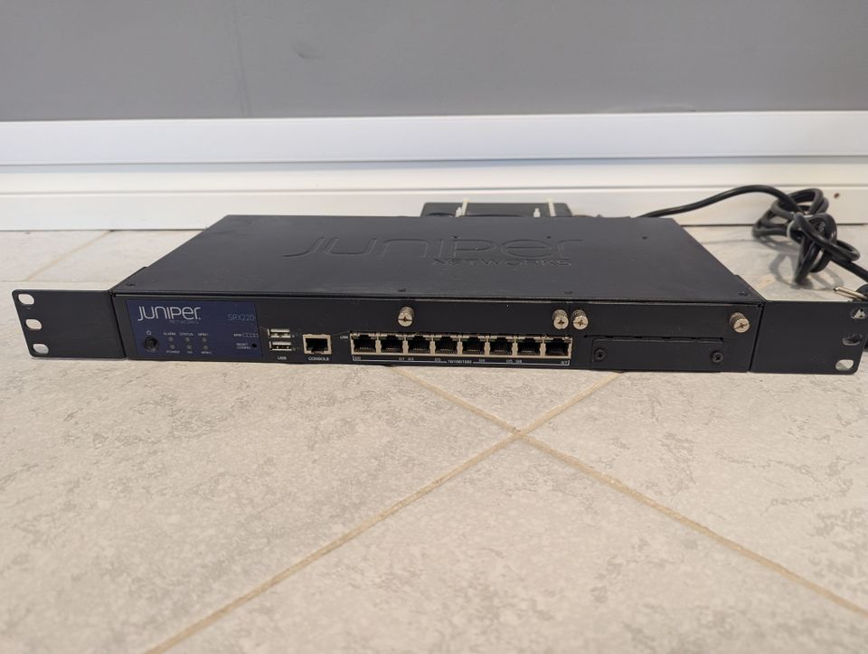 Juniper srx220 palomuuri