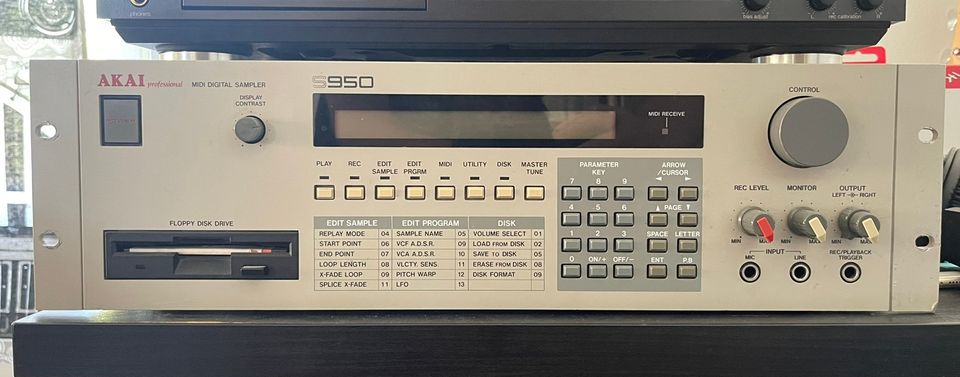 Akai S950