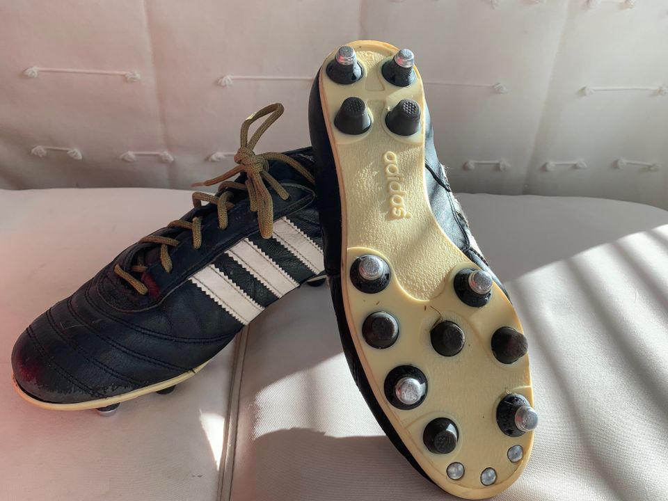 Adidas Copa Mundial rautanappuloilla